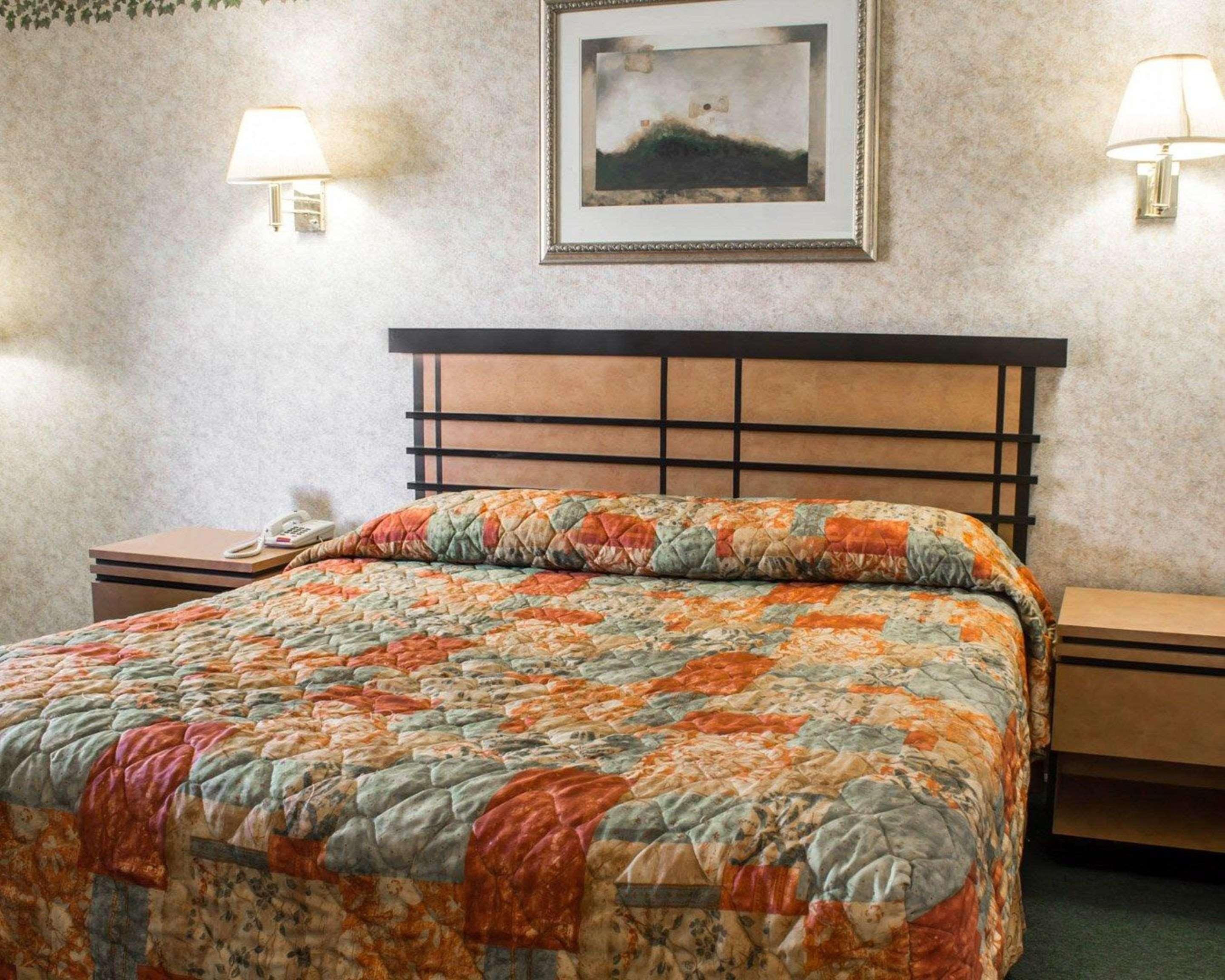 Econo Lodge Inn & Suites Colonie Center Mall Albany Dış mekan fotoğraf