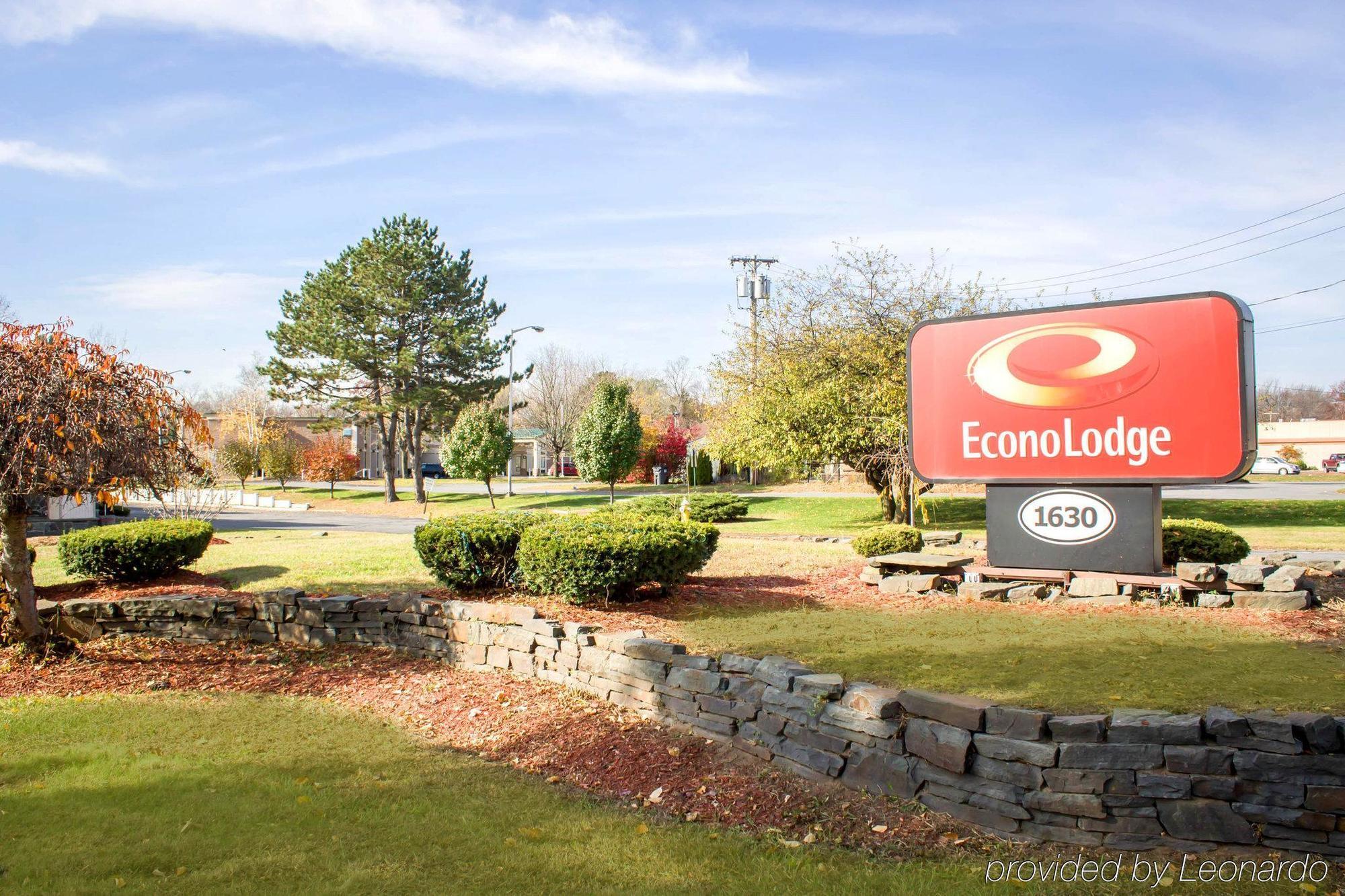 Econo Lodge Inn & Suites Colonie Center Mall Albany Dış mekan fotoğraf